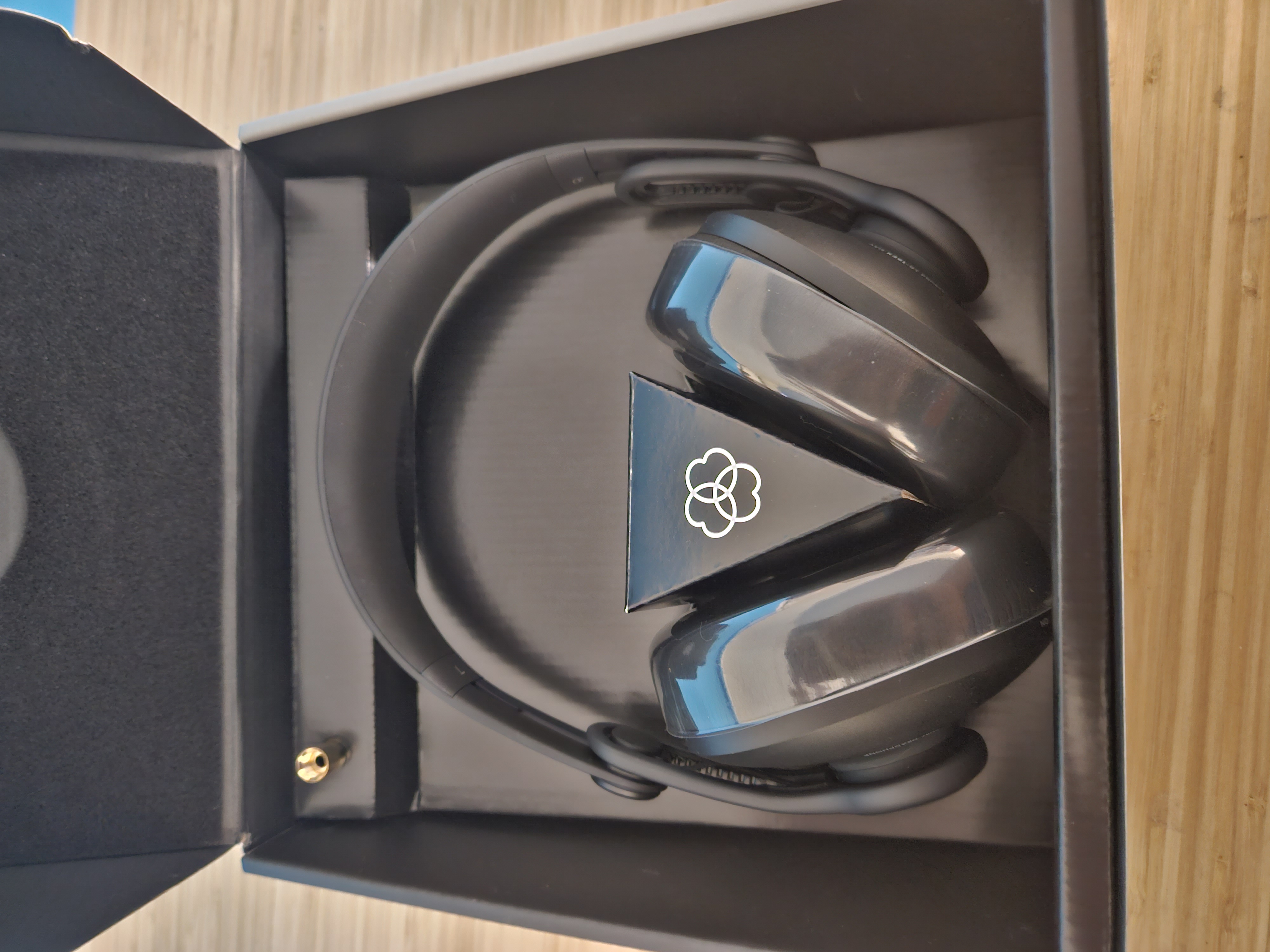 AKG K361-BT Professional Bluetooth Closed-Back Studio